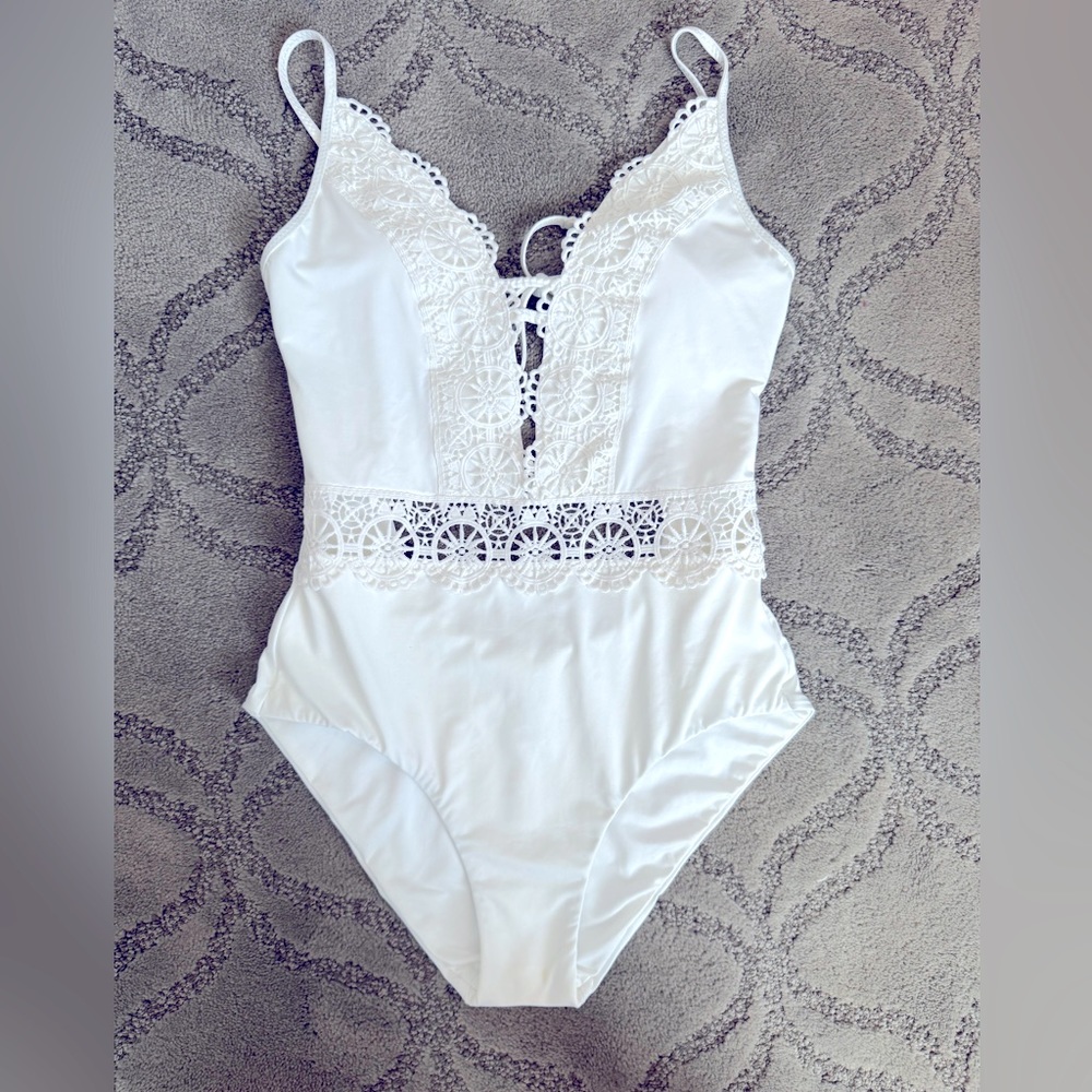 Becca NWOT one piece swimsuit
